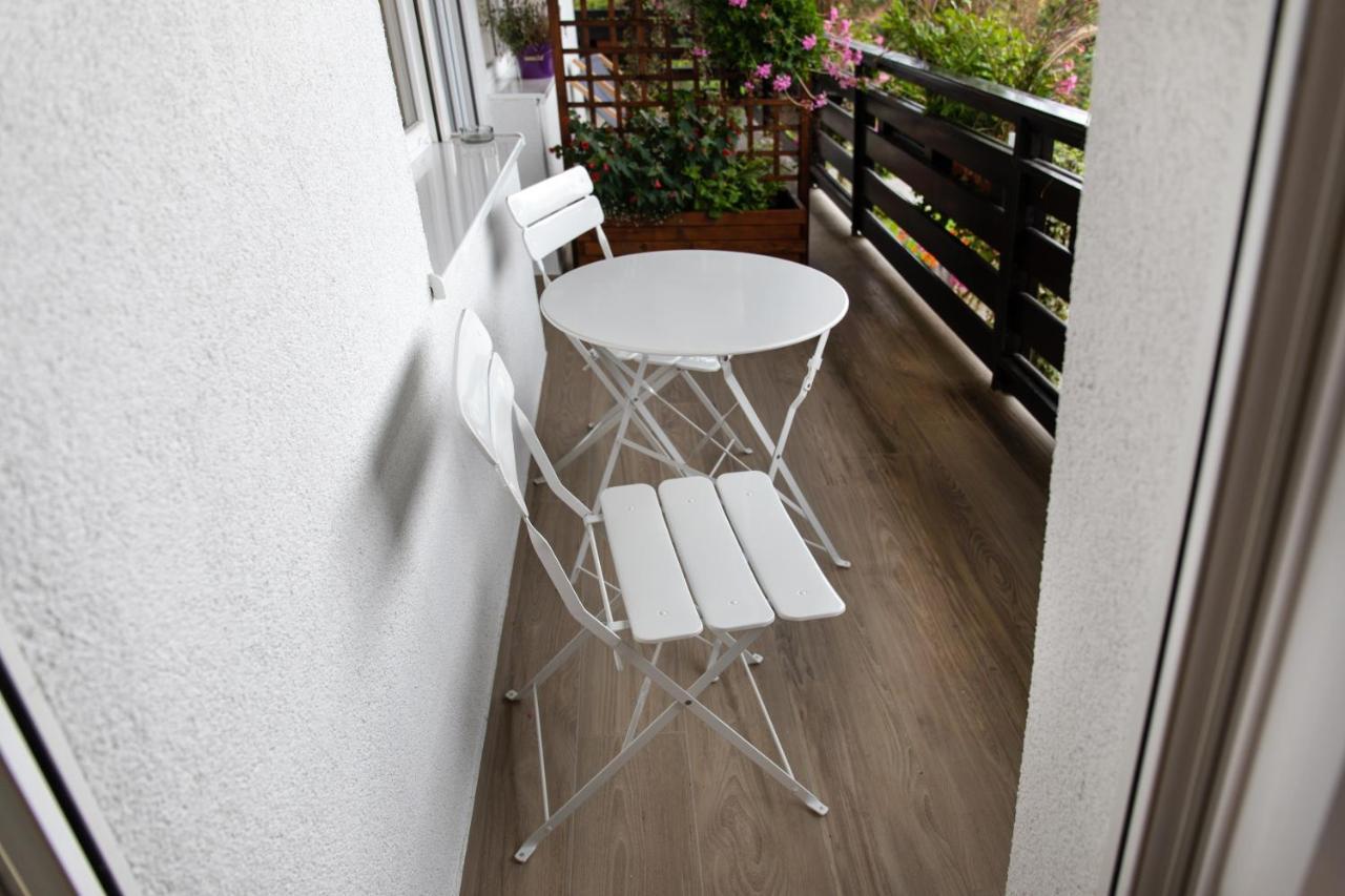Honey Apartments Zirovnica Dış mekan fotoğraf