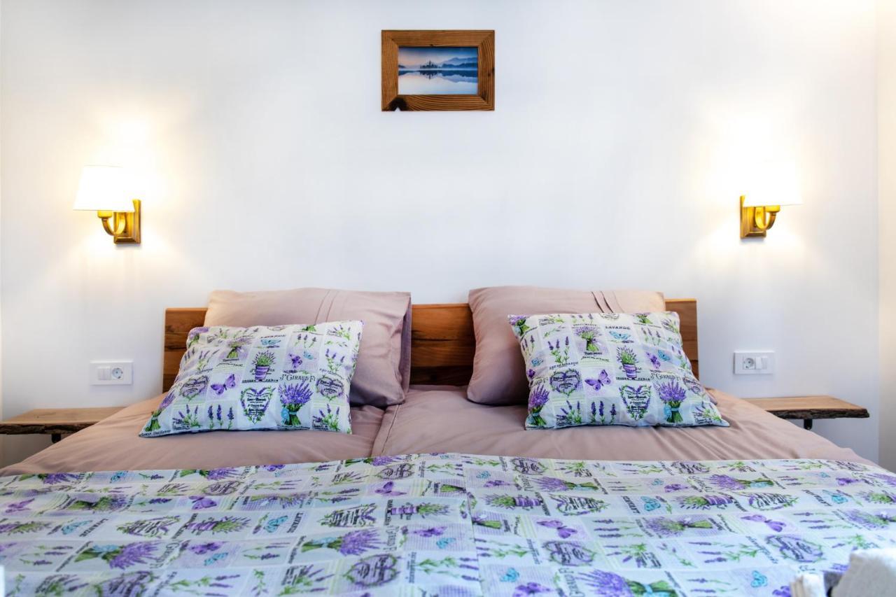 Honey Apartments Zirovnica Dış mekan fotoğraf