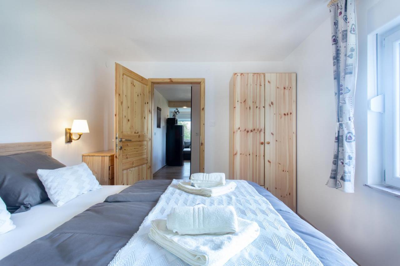 Honey Apartments Zirovnica Dış mekan fotoğraf